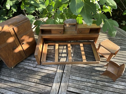 Ancien mobilier miniature