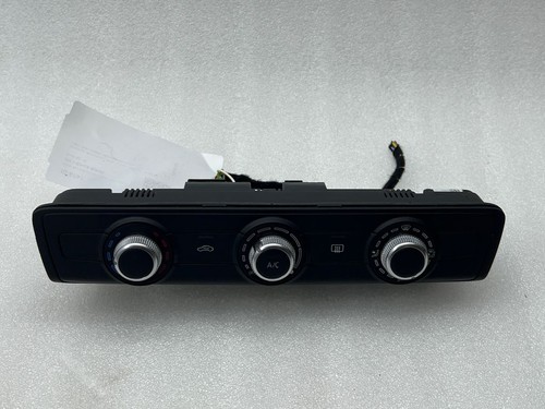 Audi 2023 essence - -,
