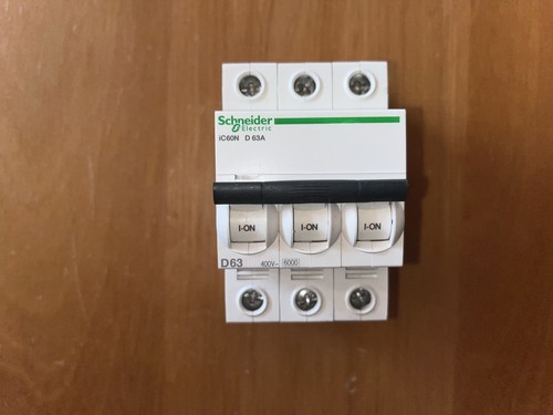 Disjoncteur triphase 63a - disjoncteur,