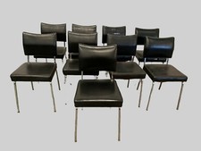Suite de neuf chaises vintage