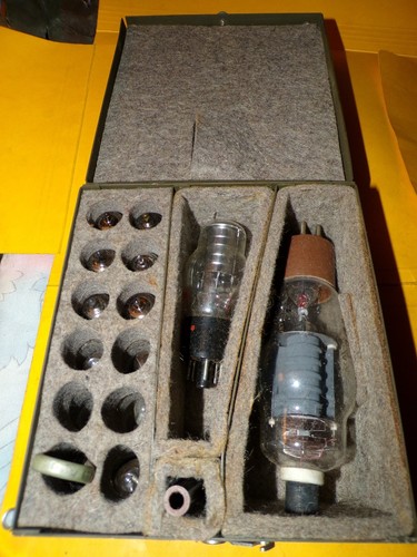 Radio boite avec tubes - boite,