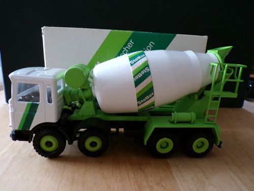 Vehicule iveco betonniere - betonniere, sur