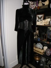 Robe en velour noir reflets