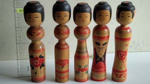 Poupée kokeshi traditionnelle - poupée,
