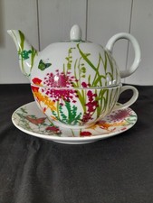 Théière , soucoupe et tasse en porcelaine décor floral coloré