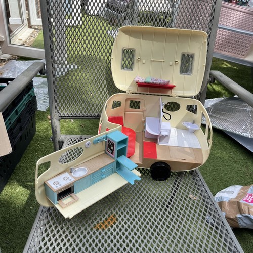 Sylvanian families caravan - families,