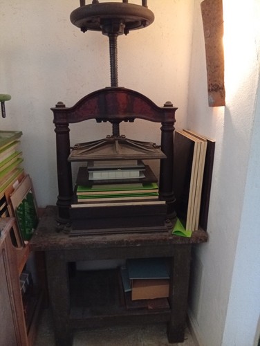 Presse percussion pour - presse, percussion,