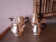 MENAGERE , SERVICE A CAFE , ET