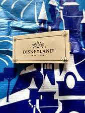 Rare Trading Pin Deluxe Room Hotel Disneyland Paris Brand New