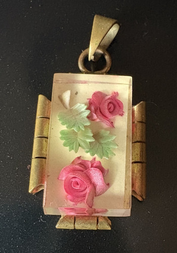 Bijou ancien pendentif - , lucite