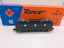 ROCO 4192A 2911 green livery, yellow front bands, yellow ladders,