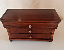 Meuble miniature ancien