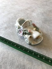 ANCIEN VOITURE AVEC FLEURS CERAMIQUE  PORCELAINE MARIAGE COMMUNION BAPTEME ...