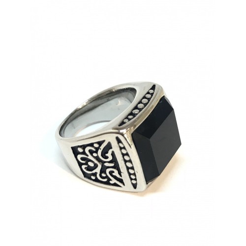 Bague chevalière pierre noire