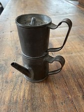 Ancienne cafetière en tôle