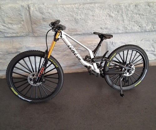 Vélo vtt miniature échelle - miniature,