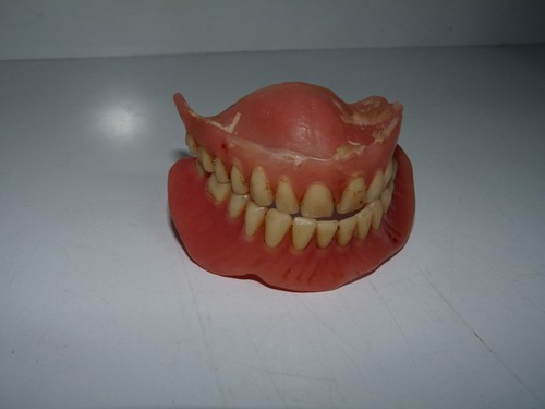 Ancien dentier dentaire - ancien,