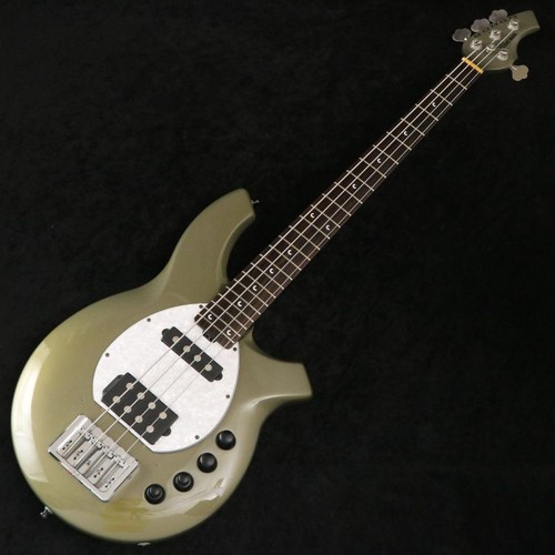 Guitare basse fumée - /,