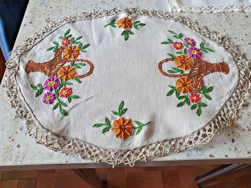 Napperon ancien brode main - napperon,