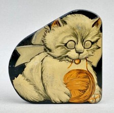 Dainty Dinah Assortment : Boîte en tôle lithographiée /Chat à la Pelote de Laine