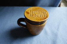 Tasse à tisane infusion thé céramique filtre couvercle Les grottes de Dieulefit