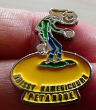 RARE PIN'S COMIC GASTON LAGAFFE CLUB SPORT PETANQUE VILLE BRISSY NAMEGOURT