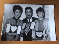 HELEN SHAPIRO, CLIFF RICHARD, RITA TUSHINGHAM - Original Press Photo 13x18cm