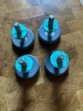 4 pieds lave linge Miele