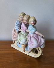 Figurine en biscuit porcelaine