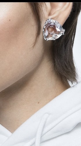 Boucle oreille orné de - boucle, et