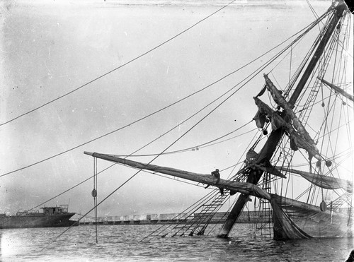 Naufrage grand voilier port - port, c