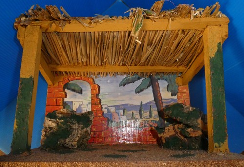 Ancienne creche garnie - creche,