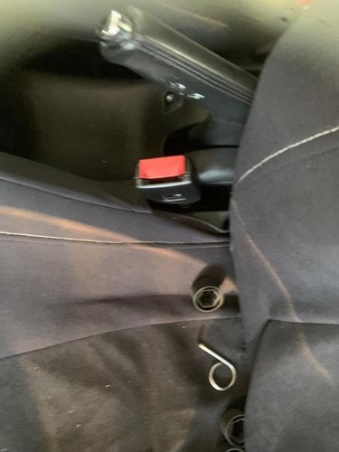 Attache ceinture avant - , gauche