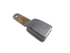 Attache ceinture avant gauche