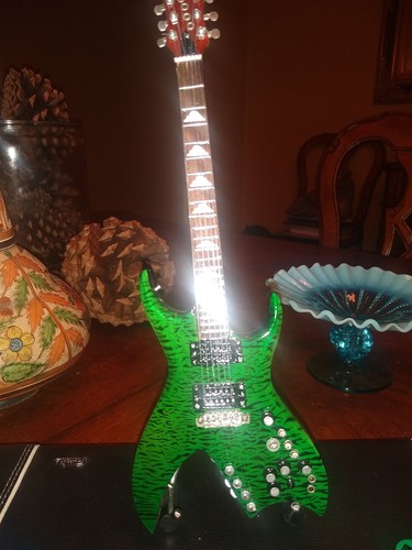 Slash signature green b - slash,