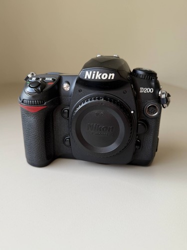 Nikon d200 2mp digital slr - d200, 10.2mp