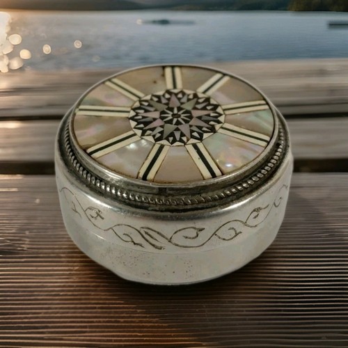 Boite orientale ronde nacre - orientale, ronde.