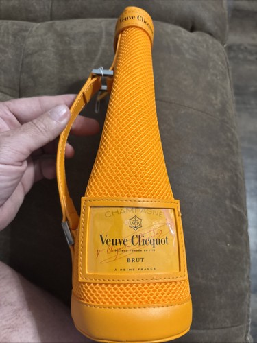Veuve clicquot champagne - clicquot,