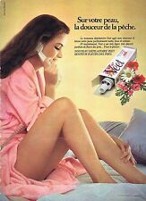 ADVERTISEMENT ADVERTISING 035 1980 VEET your skin the sweetness of fishing