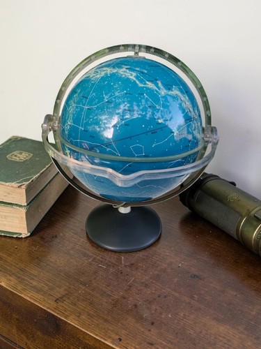 Globe céleste lumineux - céleste,