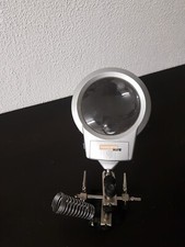 Loupe sur pied avec lampe et