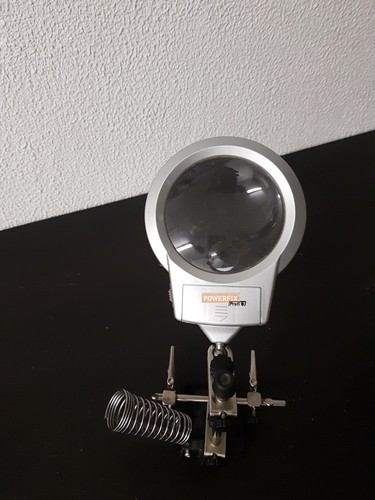 Loupe sur pied - avec, et