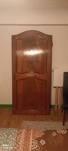 Porte bonnetière - de,