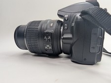 Nikon D3000 10.2MP 18-55mm f/3.5-5.6G AF-S DX VR Nikkor DSLR Digital Camera