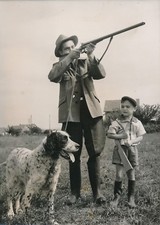 HUNTING 1955 - Little Boy Wooden Rifle Hunting Dog Hunter Thunder - PR 1142