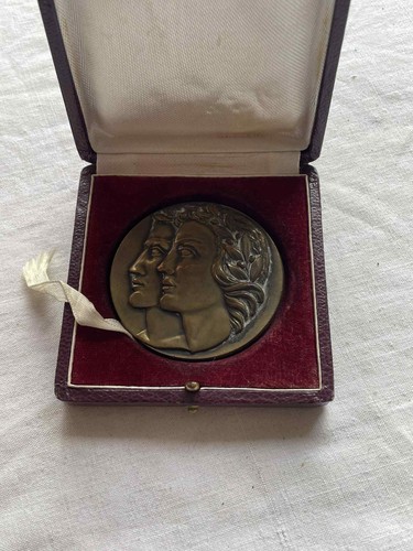 Ancienne medaille 1965 offerte - 1965,
