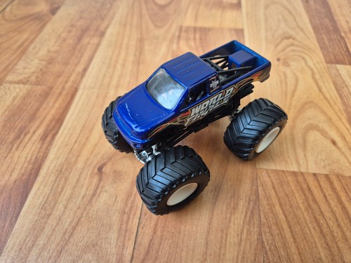 Hot wheels monster jam 64 - monster, 1/64
