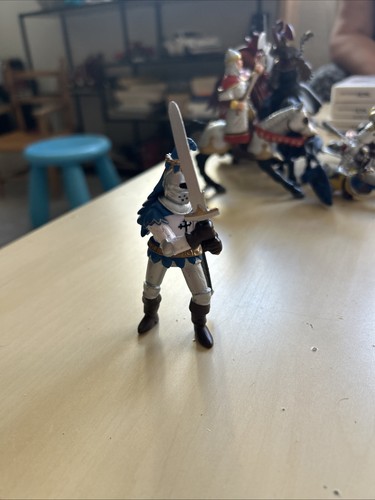 Chevalier avec épée marque - chevalier,