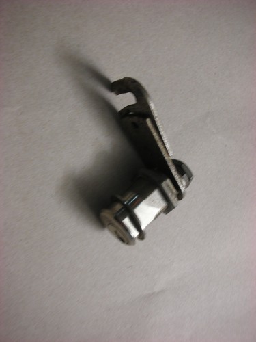 Serrure porte juke - serrure,