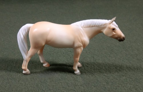 Breyer stablemates horse - stablemates,